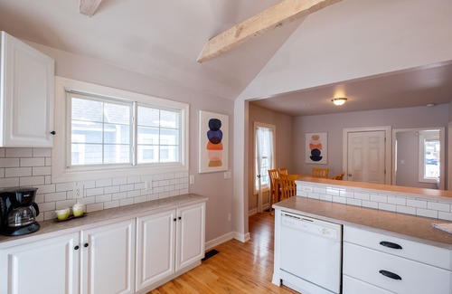 Traverse City Casa | Beautiful Downtown Traverse City Home w/ Garage!
