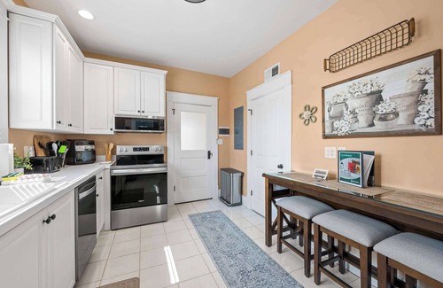 Williamstown Casa | Beautiful Downtown Williamstown Home, Close to Ark!