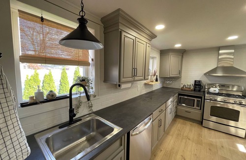 Alma Apartamento | Beautiful Downtown 3bd apartment close to all the good stuff!