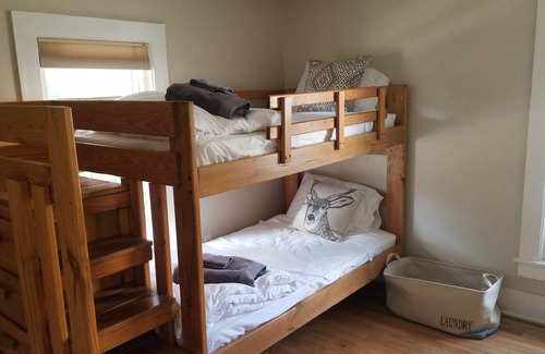 Salamanca Apartamento | Beautiful Ellicottville Scenic Farmhouse minutes from Town!