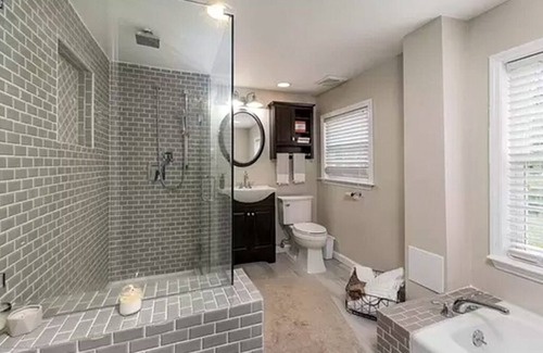 Egg Harbor City Casa | Beautiful Estate with Tennis Court and Swimming Pool