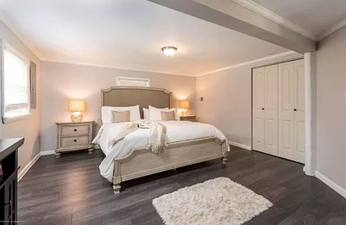 Egg Harbor City Casa | Beautiful Estate with Tennis Court and Swimming Pool