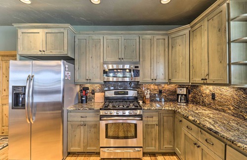 Eureka Cabina | Beautiful Eureka Cabin Rental on Golf Resort!