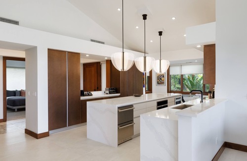 Kaupulehu Condominio | Fairway Villa 104A en Four Seasons Hualalai con DOS carros de golf de 4 plazas