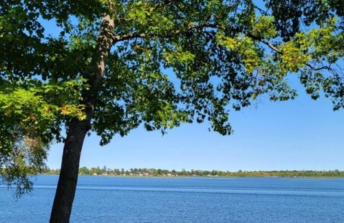 East Gull Lake Cabina | Beautiful Family Cabin located on Gull Lake offering the perfect get away