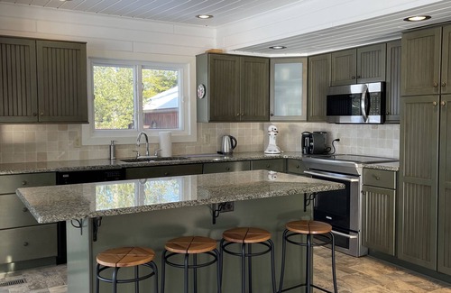Muskoka Lakes Cabaña | Beautiful family cottage on private lake in the heart of Muskoka