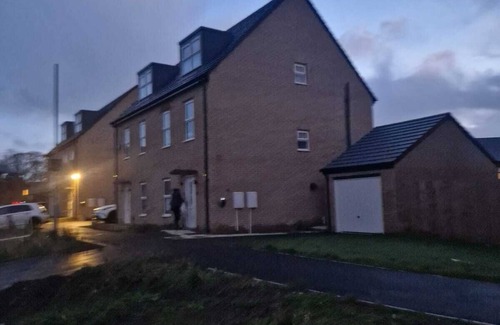Killingbeck Casa | Beautiful Family home with free WiFi and Parking