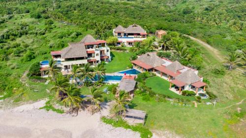 Petacalco Casa | Beautiful Family House Beachfront