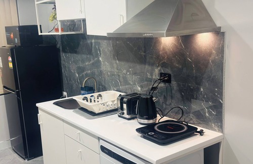 Hammond Park Casa | Beautiful Family room with newly renovated bathroom and Kitchenette.