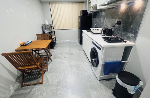 Hammond Park Casa | Beautiful Family room with newly renovated bathroom and Kitchenette.