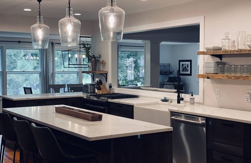 Somerset Casa | Beautiful Farmhouse Style Country Home with Indoor Pool!