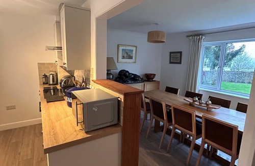 Hungerford Casa | Beautiful five bedroom country home in tranquil countryside setting