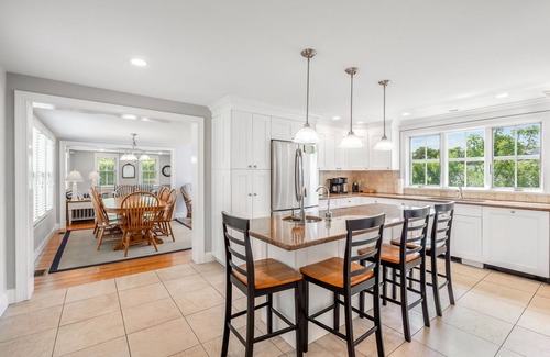 Dennis Port Casa | Beautiful five bedroom home with private swimming pool
