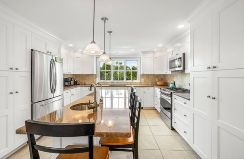 Dennis Port Casa | Beautiful five bedroom home with private swimming pool