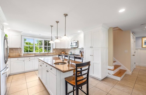 Dennis Port Casa | Beautiful five bedroom home with private swimming pool