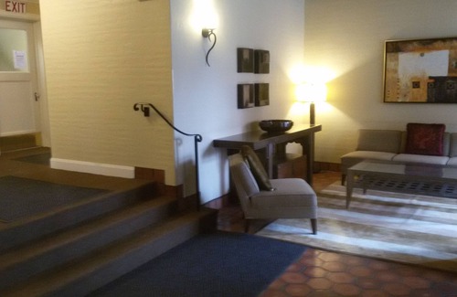 Goose Hollow Apartamento | Beautiful fully furnished large corner studio downtown