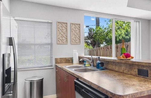 Fort Lauderdale Casa | Beautiful Gated Community With Pool Gym Parks Parking