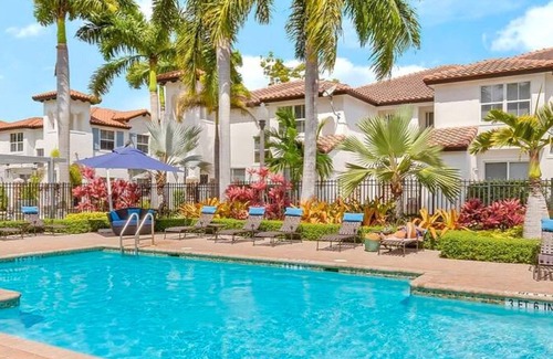 Fort Lauderdale Casa | Beautiful Gated Community With Pool Gym Parks Parking
