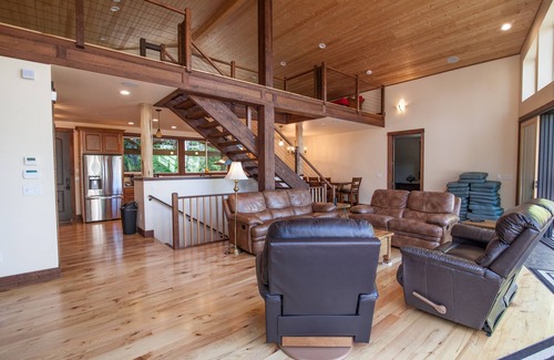 Gold Beach Casa | Hermosa Gold Beach Alquiler de vacaciones en el río Rogue! Montañas, río y más