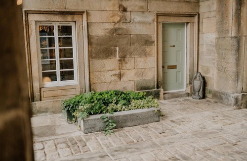 Sheffield Casa | Beautiful Grade II Listed Gatehouse in Great Location