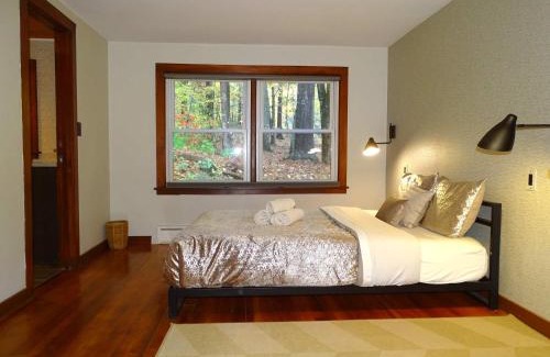 Northborough Casa | Beautiful Guest Cabin on Quiet Estate