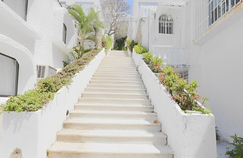 Lomas de Costa Azul Casa | Hermosa casa con alberca y vista a la Bahía
