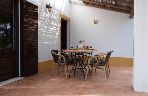 Santiago do Cacem Casa | Beautiful. house located on a hill