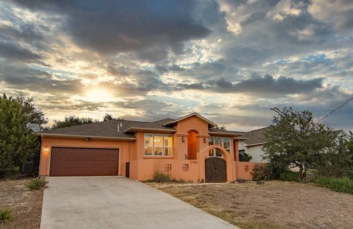 Dripping Springs Casa | Beautiful Hill Country retreat in Dripping Springs
