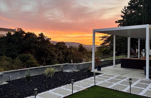 Walnut Casa | Beautiful Hillside Retreat w/ sunset views near Disneyland
