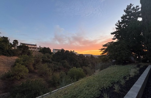 Walnut Casa | Beautiful Hillside Retreat w/ sunset views near Disneyland