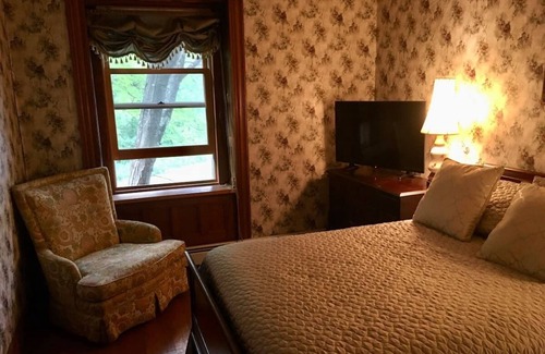 Elizabethtown Casa | Beautiful Historic Estate In Heart of Adirondacks