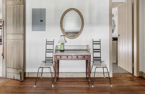 South of Broad Apartamento | Beautiful & Historic 2BD/1BA Apartment with Water Views!