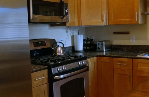 Golden Apartamento | Hermosa casa de transporte de vecindario histórico ubicada cerca del centro de Golden