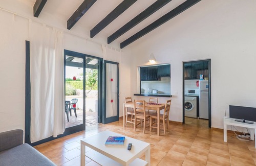 Binisafua Casa | Preciosa casa de vacaciones en complejo residencial con piscina, Wi-Fi, terraza y césped