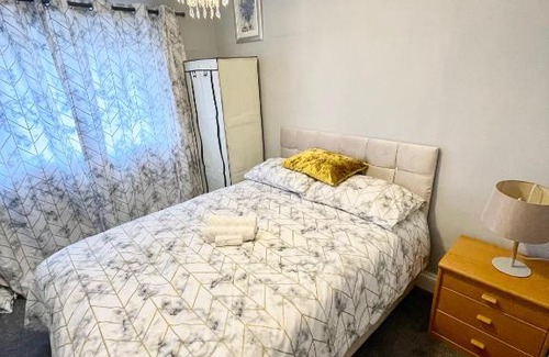 Graig Apartamento | Beautiful Holiday Home In Near Newport City Centre, Laurel Road - Can Sleeps up to 7