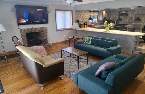 Shirley Casa | Beautiful home Apartment in Shirley / 15mins to Hamptons
