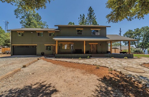 Glencoe Casa | Beautiful Home Close To Activities with WiFi.