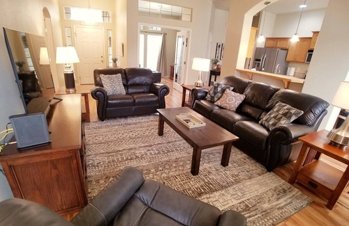 Meridian Casa | Beautiful Home in Golf Course Community - 3 Bedroom plus Den