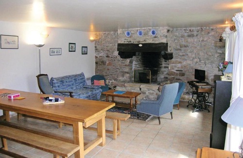 Lanvaudan Casa | Beautiful home in Lanvaudan with 2 Bedrooms, WiFi and Outdoor swimming pool