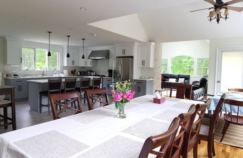 Orleans Casa | Beautiful home in Orleans. Park, Beach, Lake & Ocean. Telsa charge
