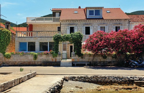 Kneza Casa | Hermosa casa en Racisce con cocina.
