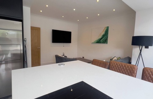 Pettits Casa | Beautiful Home in Romford East London - Sleeps 9 + Free Parking