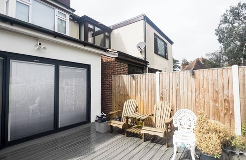 Pettits Casa | Beautiful Home in Romford East London - Sleeps 9 + Free Parking