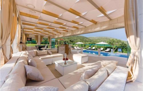 Seget Donji Casa | Beautiful Home In Seget Donji