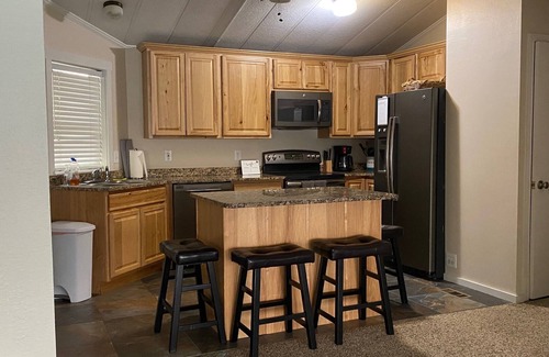Stratford Casa | Beautiful Home located on Moses lake! Sleeps 12, fully gated and ready to enjoy!