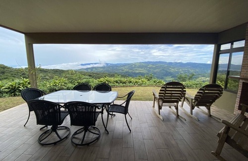Garabito Casa | Beautiful home located in the mountains in the tropical rainforest of Costa Rica