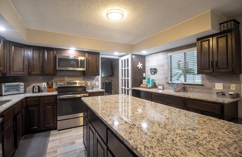 Harrison County Casa | Beautiful Home Near Beach Sleeps 12+