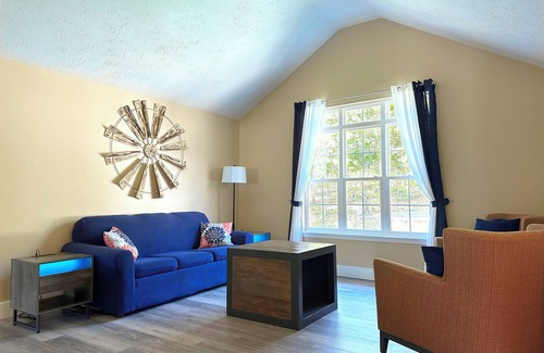 Branson Casa | Beautiful Home Nestled On 2 Acres Near Cox Medical Center & Branson Landing