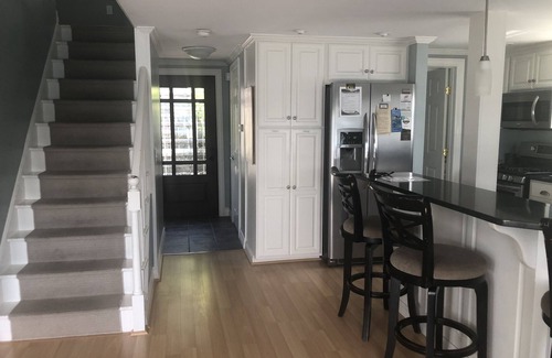 Town of Milo Casa | Hermosa casa en el lado este. Buena ubicación. Muy pocos pasos.