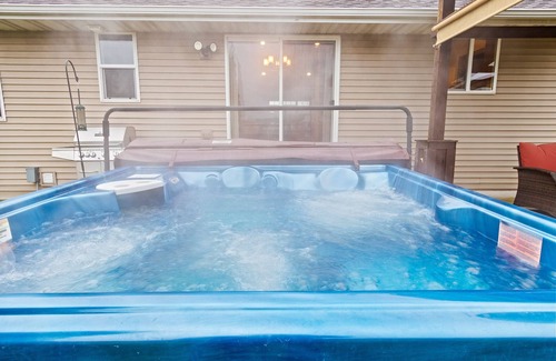 De Pere Casa | Beautiful home only 15 minutes from Lambeau Field